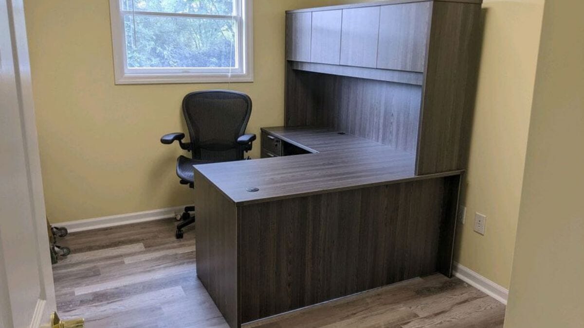 How Preowned Office Tables Adapt to Any Office Layout