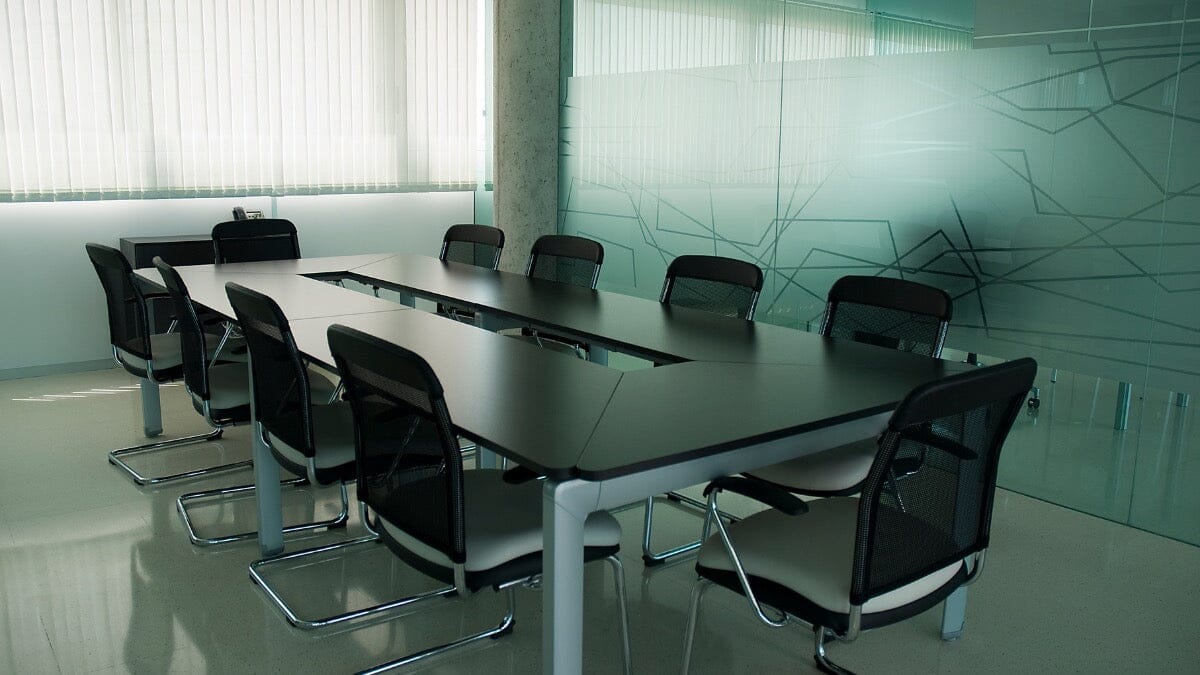 Find Reputable Dealers and Good Deals on Preowned Office Tables