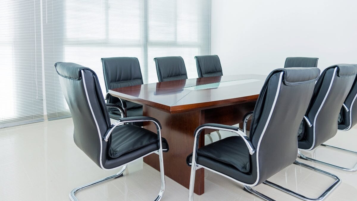 Pre-Owned Office Tables: Versatile Solutions for Any Office Setup