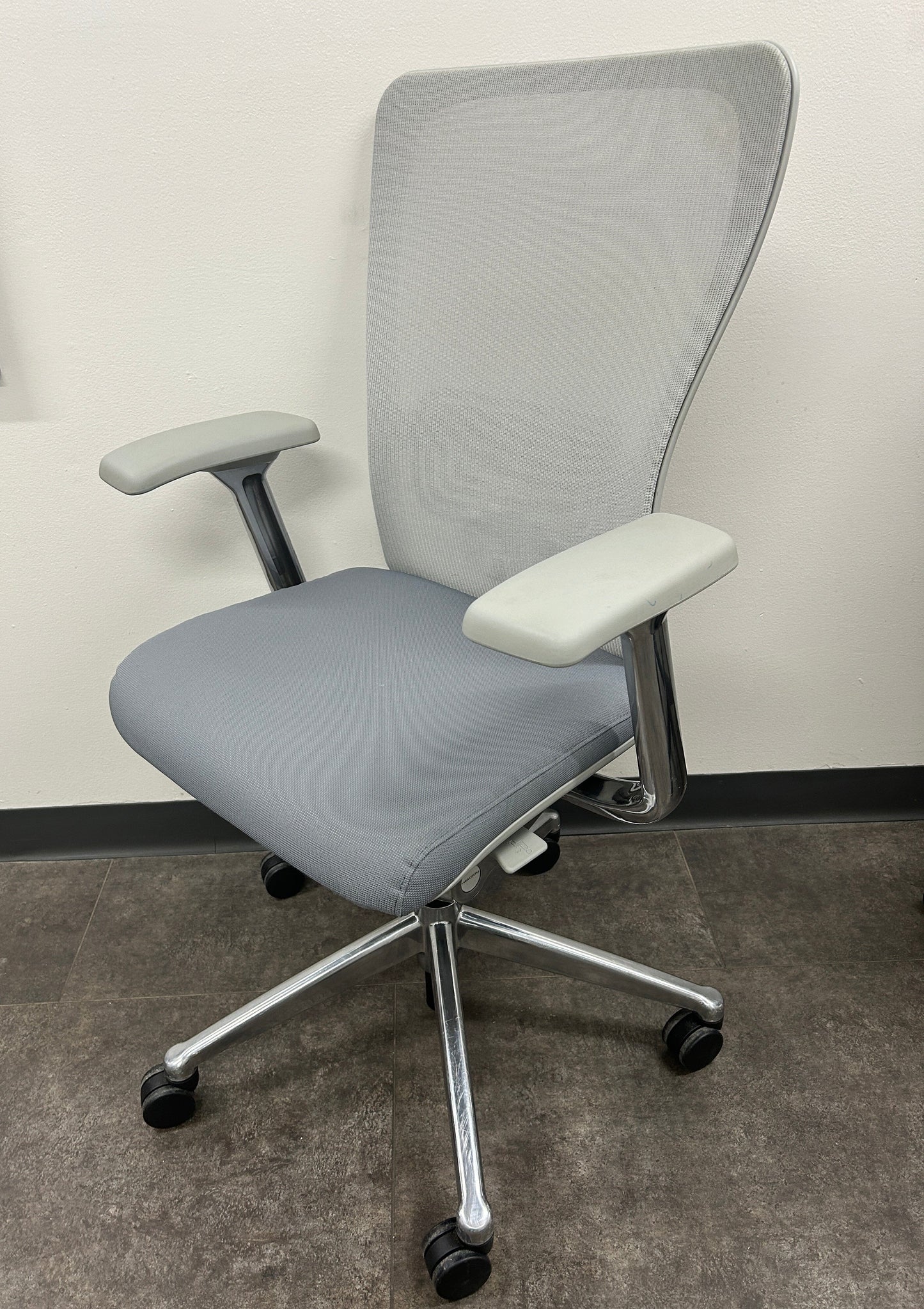 Used Haworth Zody Commercial Furniture Resource