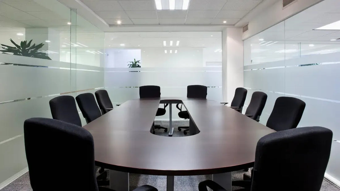 Conference table size for 10 people in a meeting room