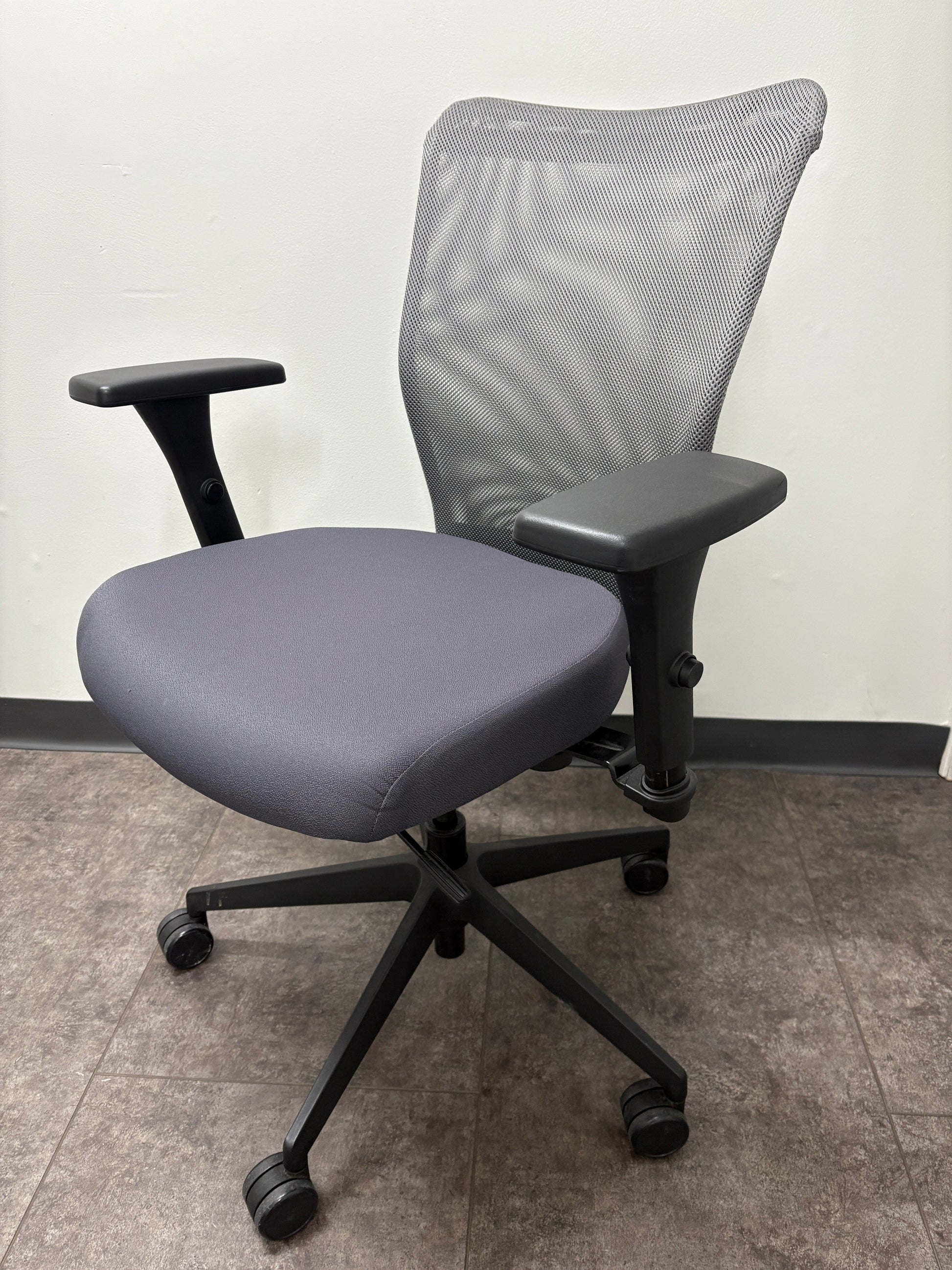 Used Allseating Inertia Commercial Furniture Resource 