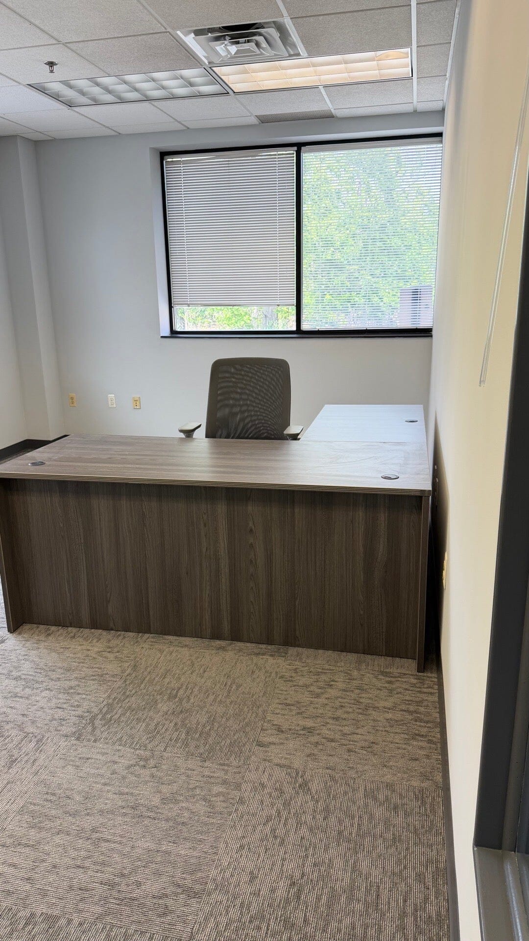 Used Office Suites COMMERCIAL FURNITURE RESOURCE 