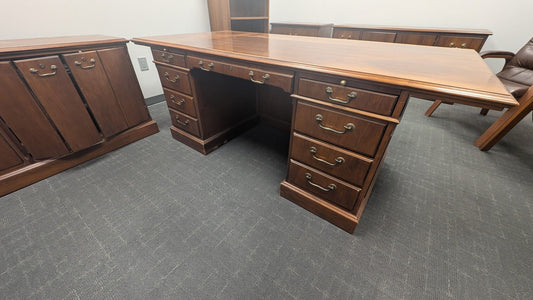 Used Desk Set COMMERCIAL FURNITURE RESOURCE 