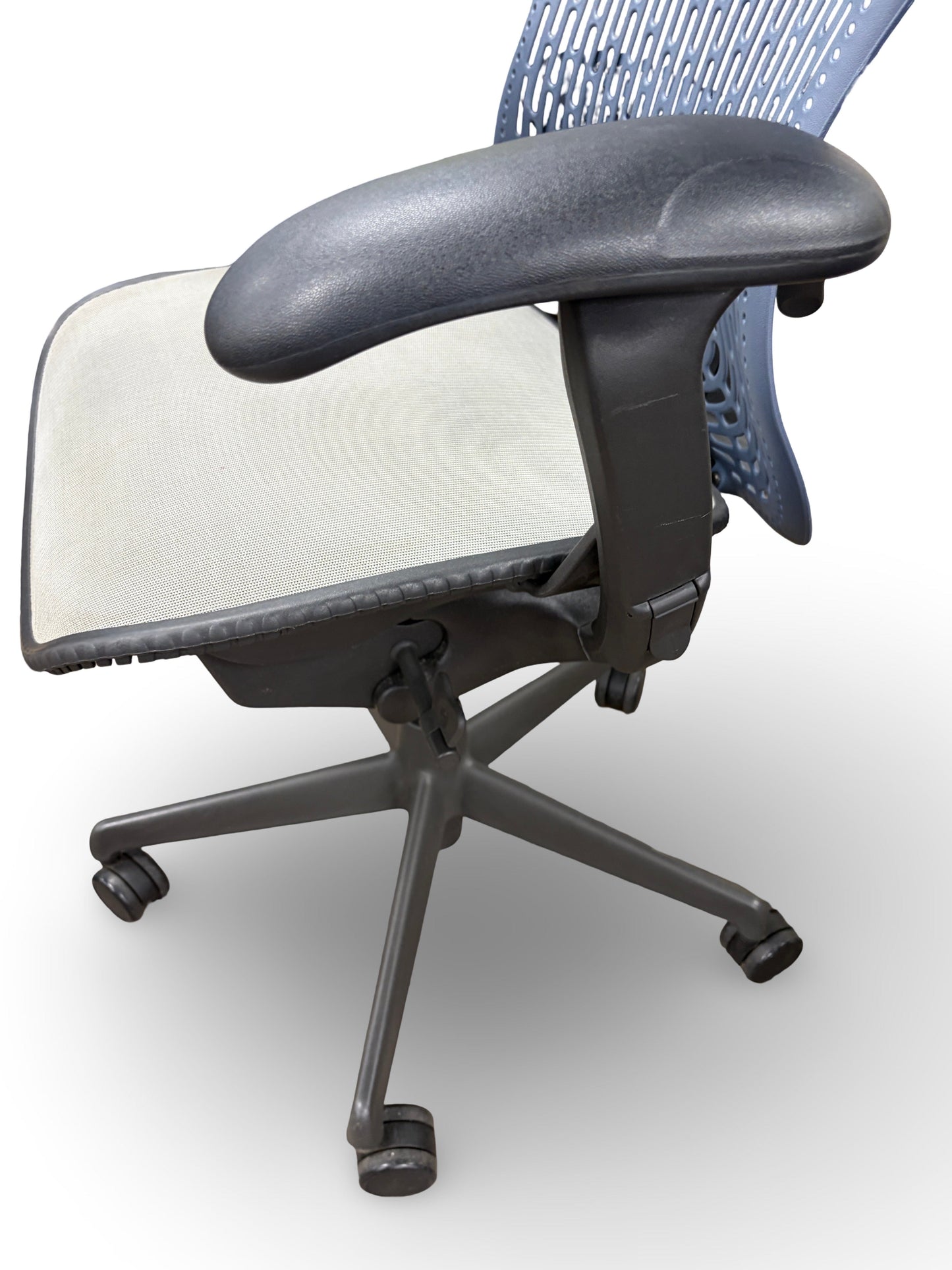 Used Herman Miller Mirra Commercial Furniture Resource 