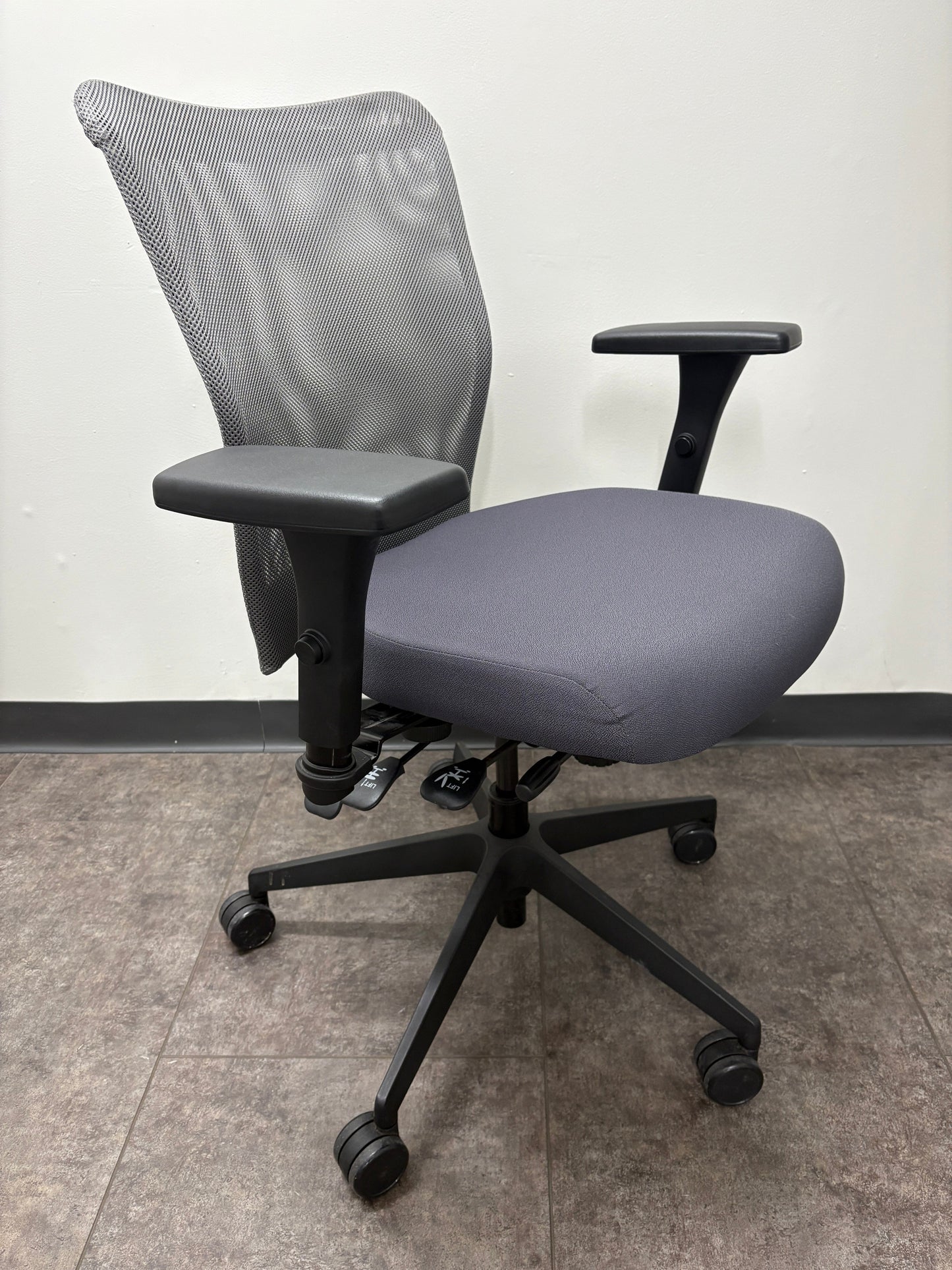Used Allseating Inertia Commercial Furniture Resource 